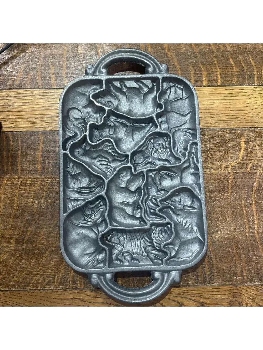 1984 John Wright Co. Cast Iron Cake Pan
